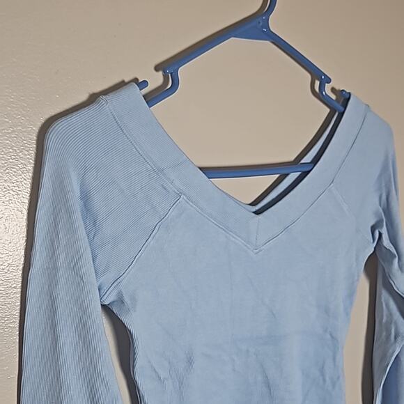 NWOT Shannen Slinky-fit tee by BDG Urban Outfitters Sz Medium Baby Blue - Picture 4 of 13